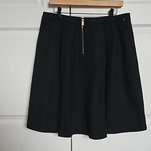 Elegant Black Women's Skirt - Picture 3 of 16